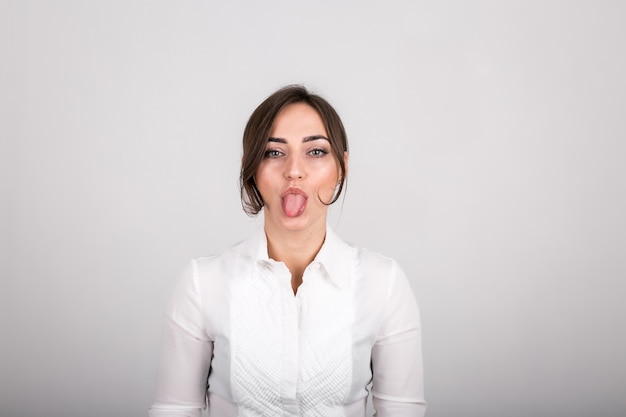 Emozioni della donna in studio