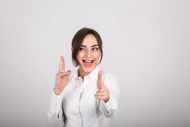 Emozioni della donna in studio