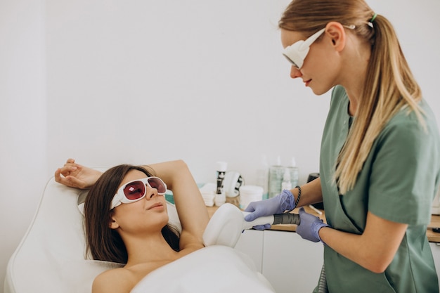 Epilazione laser, terapia di epilazione