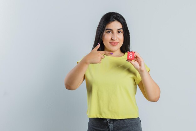 Espressiva ragazza in posa