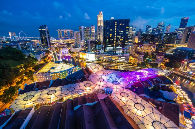 Esterno di costruzione di bella architettura della città di Singapore