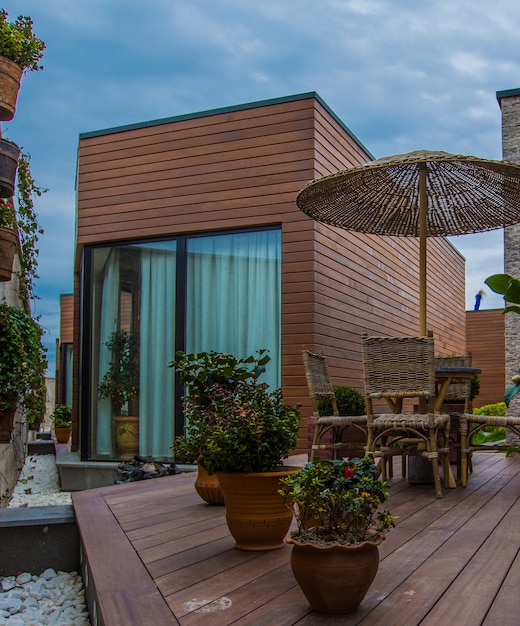 Esterno di una casa in stile moderno con terrazza