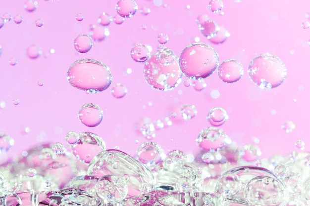 Estratto di bolle sott&#39;acqua rosa in olio