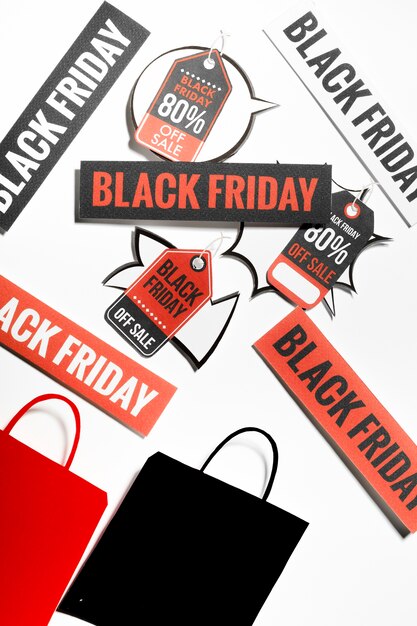 Etichette colorate con segni del Black Friday