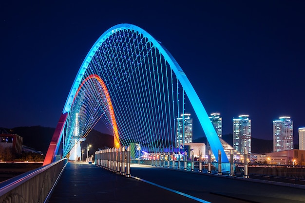 Expro bridge di notte a daejeon, corea