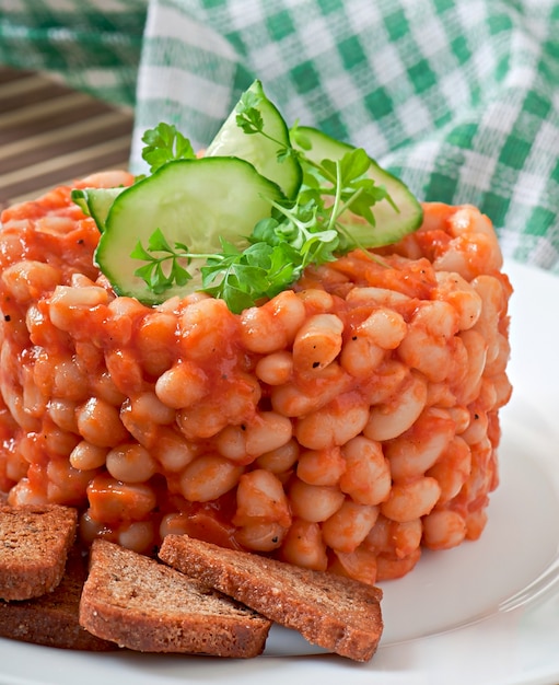 Fagioli al forno con salsa di pomodoro