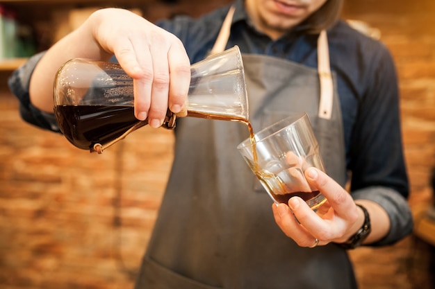 Fagioli caffè nero sfondo nero