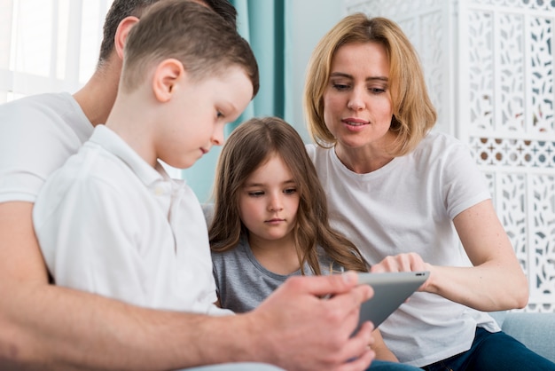 Famiglia a casa