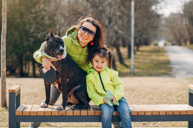 Famiglia carino nel parco