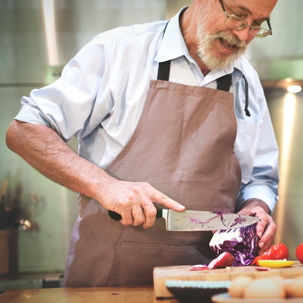 Famiglia che cucina concetto di unità dell&#39;alimento della cucina