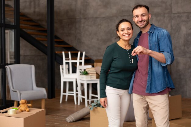 Famiglia che si trasferisce in una nuova casa