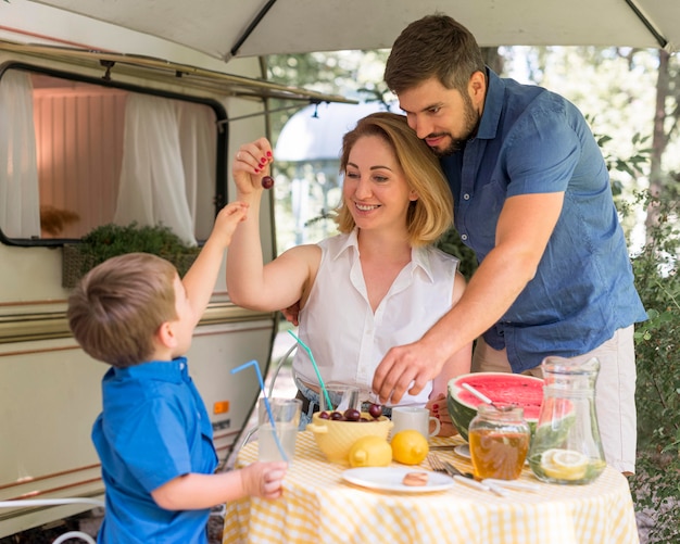 Famiglia che trascorre del tempo insieme