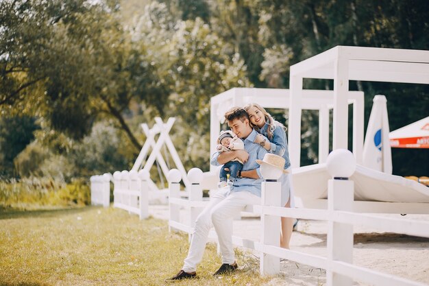 famiglia con i neonati