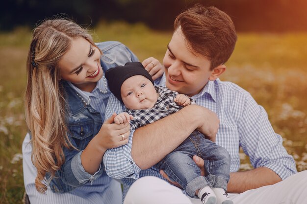 famiglia con i neonati