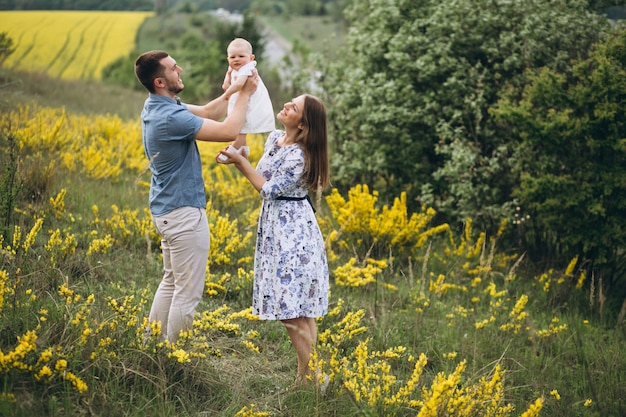 Famiglia con la figlia del bambino