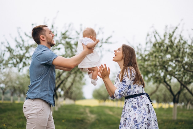 Famiglia con la figlia del bambino