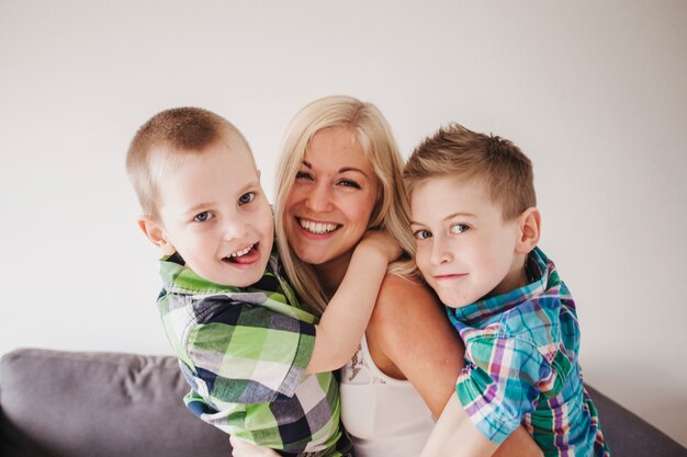 Famiglia felice divertirsi