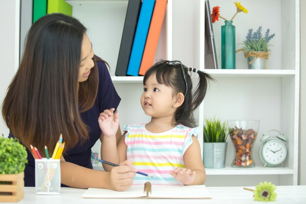 Famiglia felice. Madre e figlia insieme