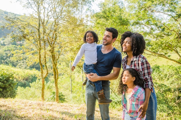 Famiglia in posa per una foto