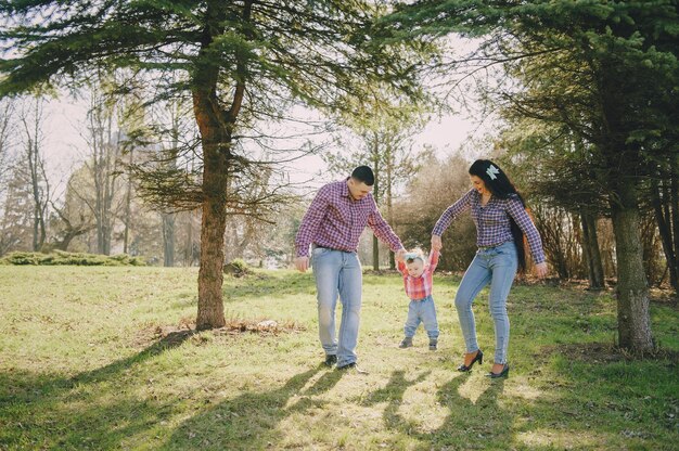 famiglia in un legno