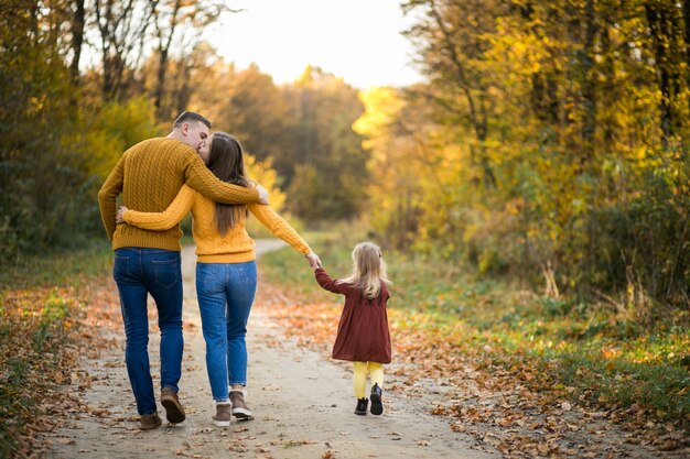 Famiglia nella foresta