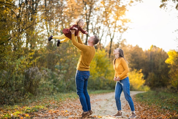 Famiglia nella foresta