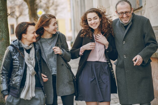 Famiglia su una passeggiata