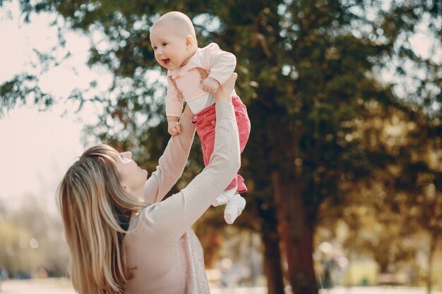 Famiglia su una passeggiata