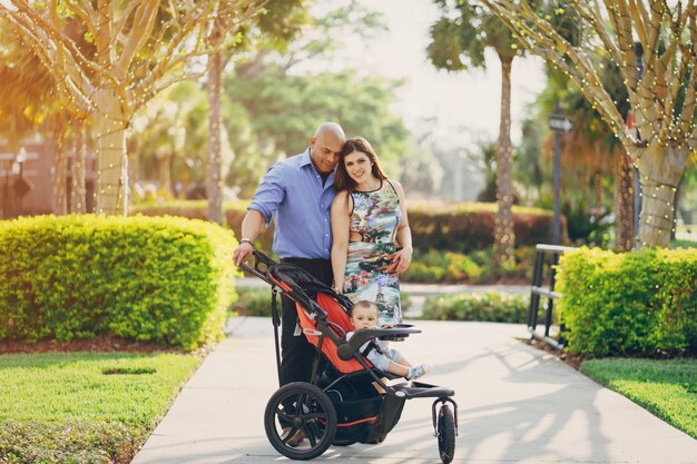 Famiglia su una passeggiata