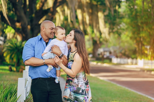 Famiglia su una passeggiata