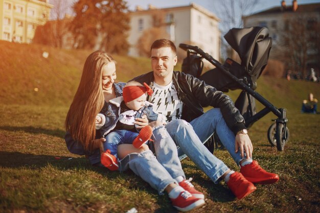 Famiglia su una passeggiata