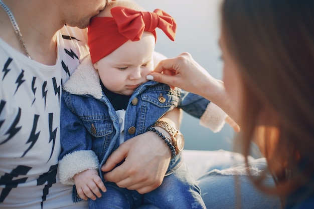 Famiglia su una passeggiata