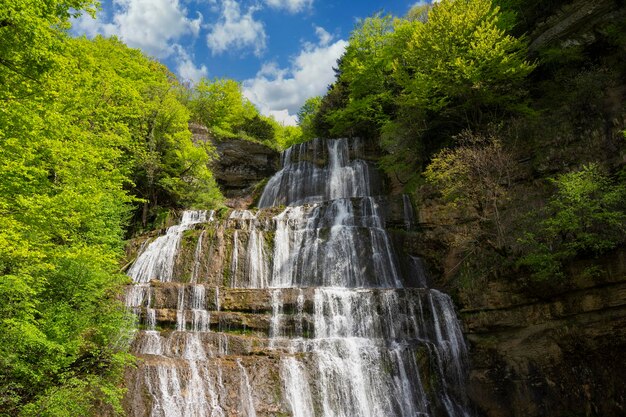 Famosa vista della Cascade du Herisson in Francia