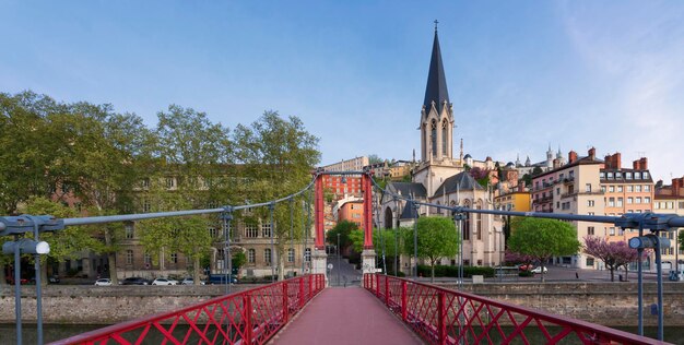 Famosa vista della passerella rossa a Lione