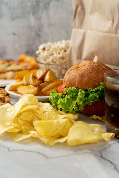 Fast food di primo piano sul tavolo