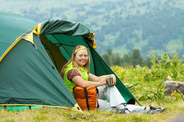 Felice, escursionista, tenda, campo