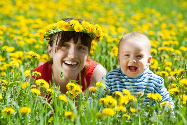 Felice madre e bambino