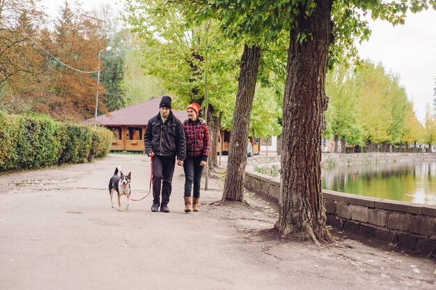 femminile coppia umana parco moderno