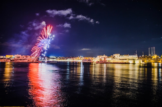 Festa della città con fuochi d&#39;artificio