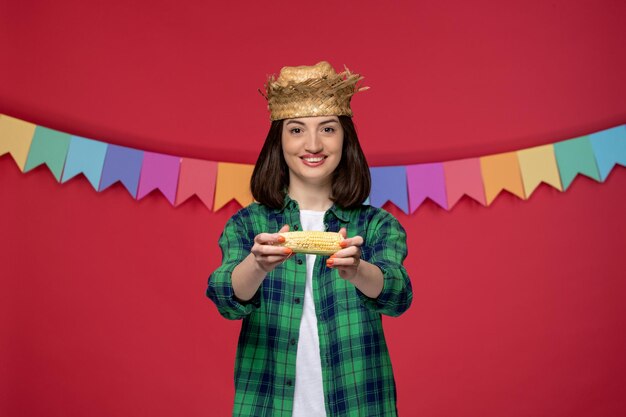 Festa junina in cappello di paglia bruna ragazza carina che celebra il festival brasiliano