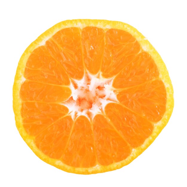 Fetta di arancia fresca isolata