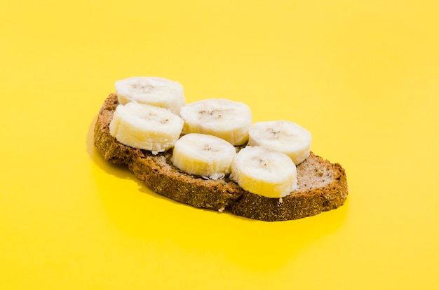 Fetta di pane con banana