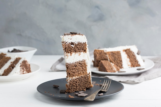 Fetta di torta sul piatto