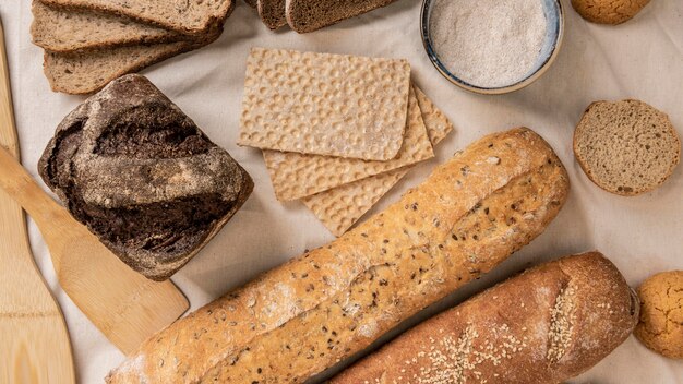 Fette di diversi tipi di pane