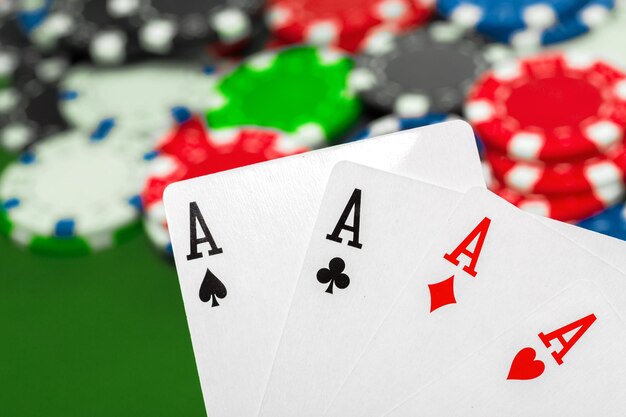 Fiches da poker sul tavolo