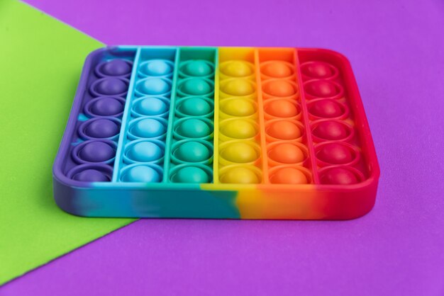 Fidget pop it toy color arcobaleno - antistress, divertente ed educativo