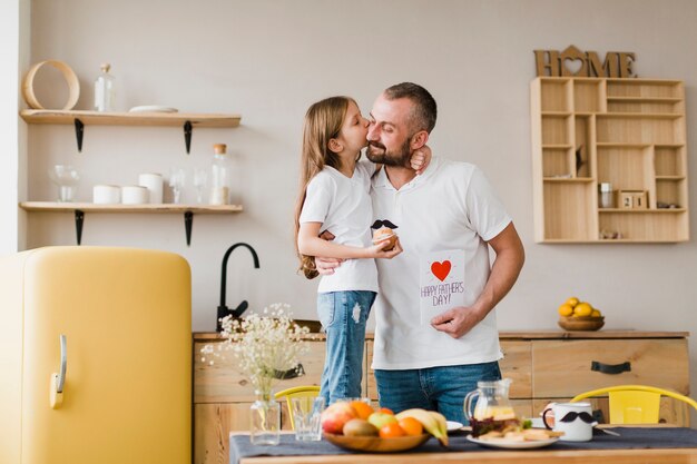 Figlia e papà il giorno del padre