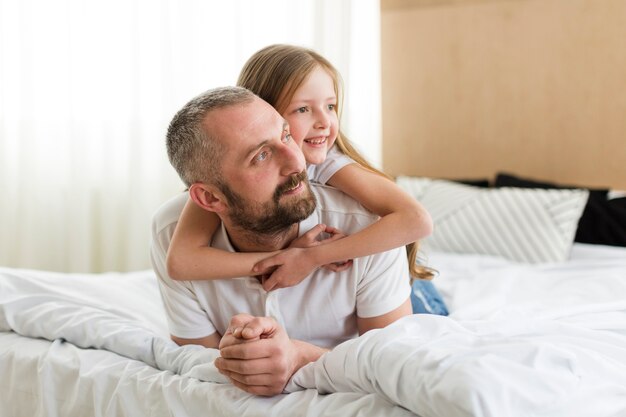 Figlia e papà il giorno del padre