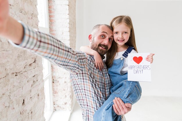 Figlia e papà il giorno del padre