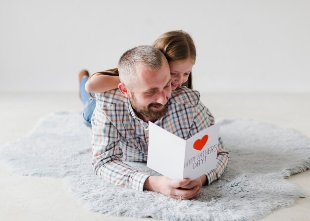 Figlia e papà il giorno del padre